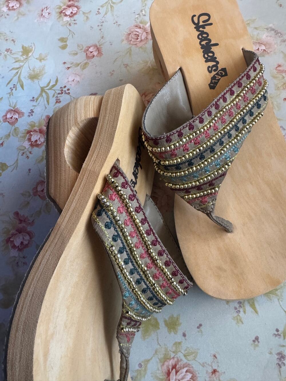 Vintage Y2K Skechers Cali Like New! Beaded Wood Wedge Thong Sandals Women’s 6